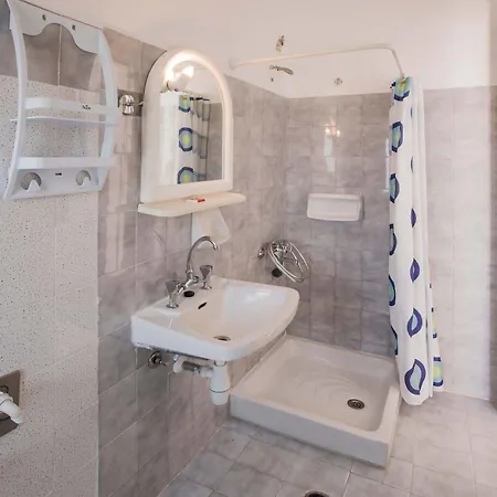 Hotel Helios & Apts 2*
