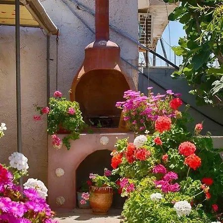 Hotel Helios & Apts Makry Gialos (Crete)